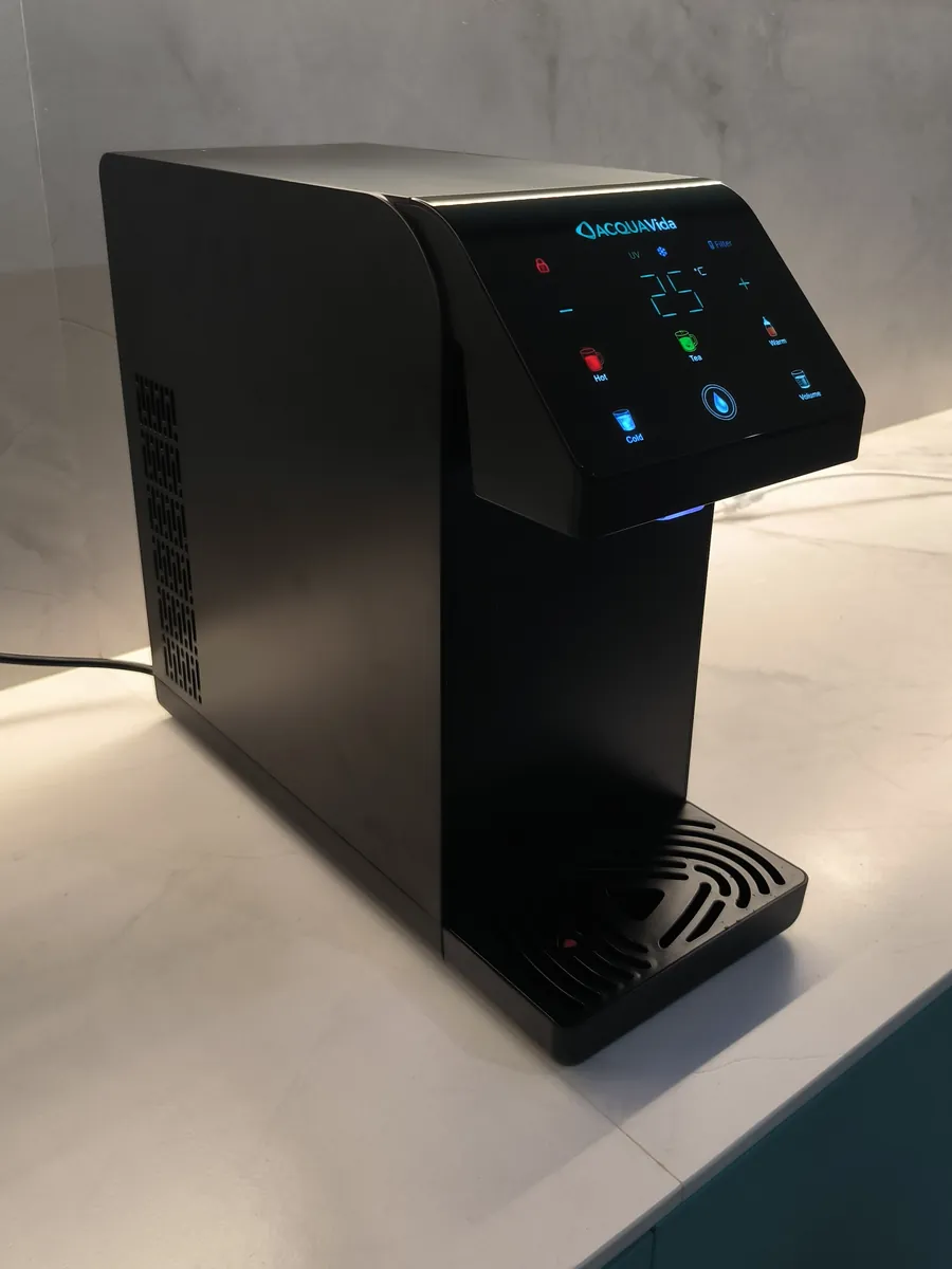 The LUNA from the side, showing how little counter depth the panel needs